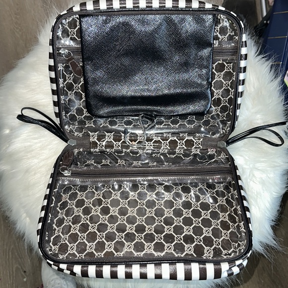 EUC HENRI BENDEL MEGAN HESS TRAVEL CASE - Picture 10 of 16